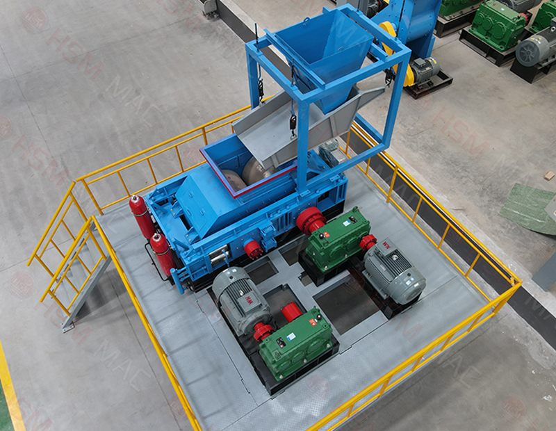 金礦破碎機(jī)，大型金礦石對輥破碎機(jī)，液壓對輥制砂機(jī)廠家